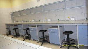 stoły i inne meble laboratoryjne